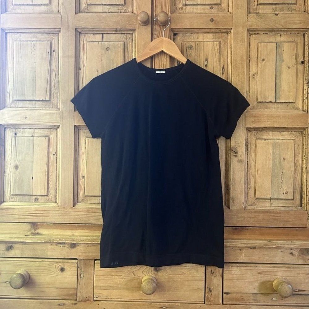 Athleta Small / Medium (?) Basic Black Athletic‎ Tee Shirt